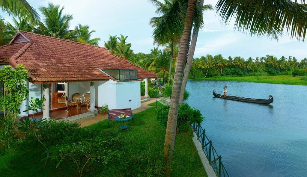 Kerala backwater accommodation